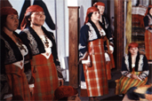 pesni_f_adv.JPG (35542 bytes)
